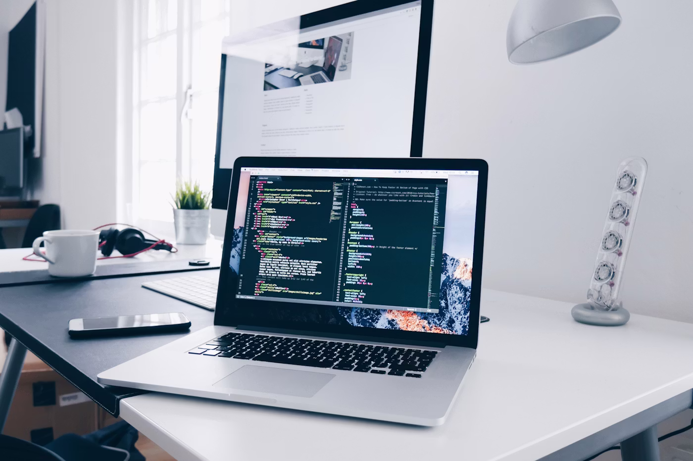 Développement web moderne sur ordinateur